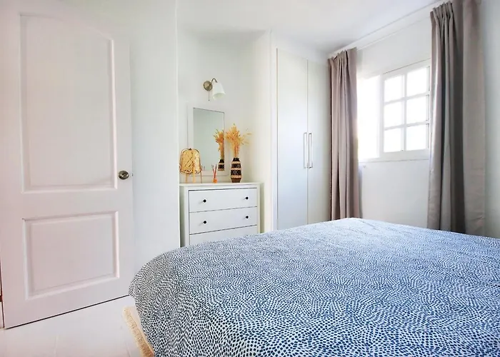 Luz, Calma Y Sabor Manriqueno En Matagorda Los Pocillos